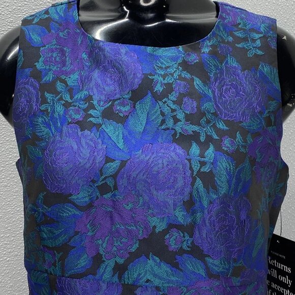 Hyacinth House Women’s Jacquard Floral Sleeveless Blouse - Picture 10 of 11